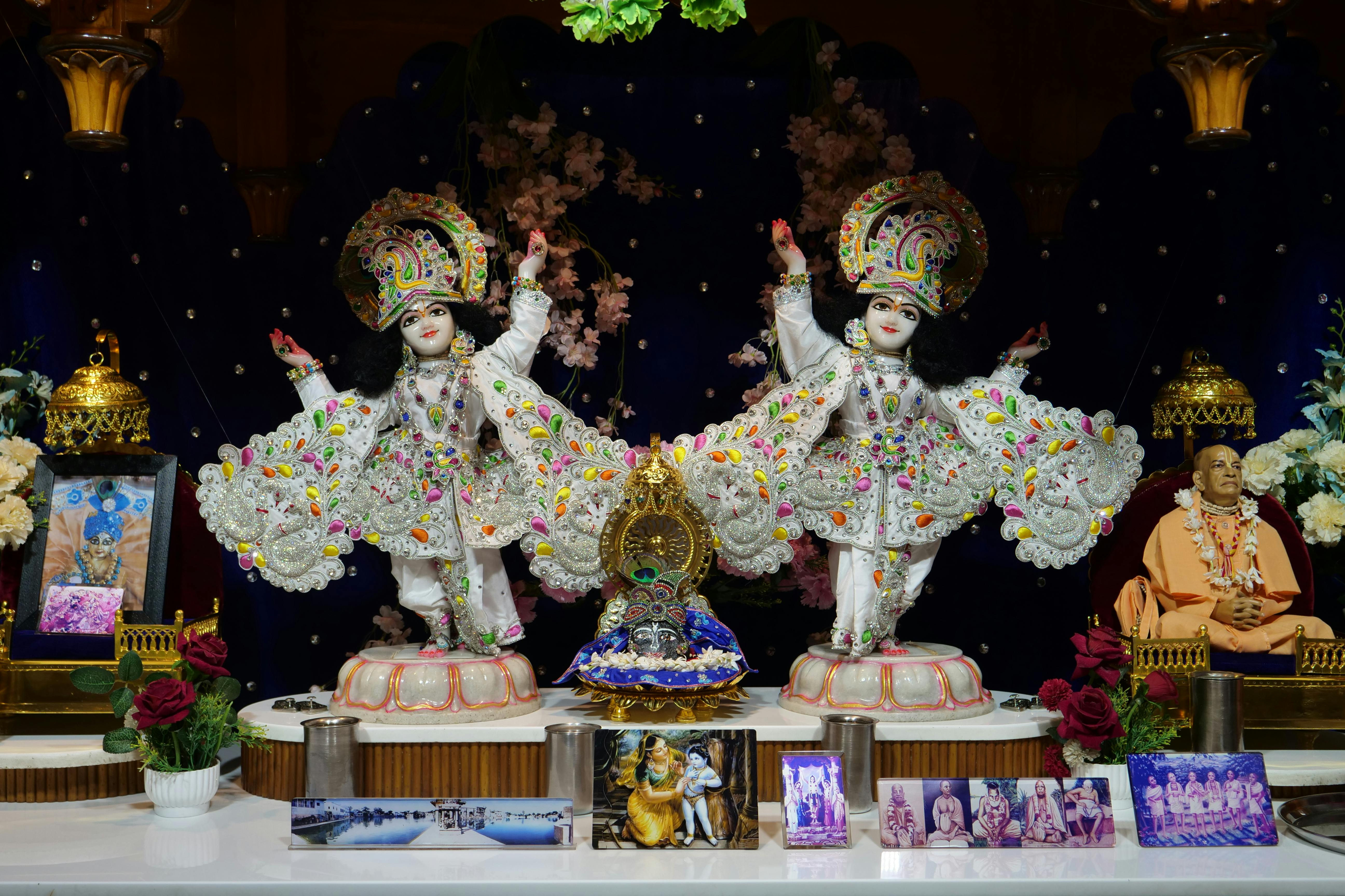 achyutam keshavam ram narayanam |